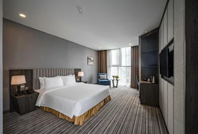 Deluxe King Room with City View — Muong Thanh Luxury Saigon Hotel